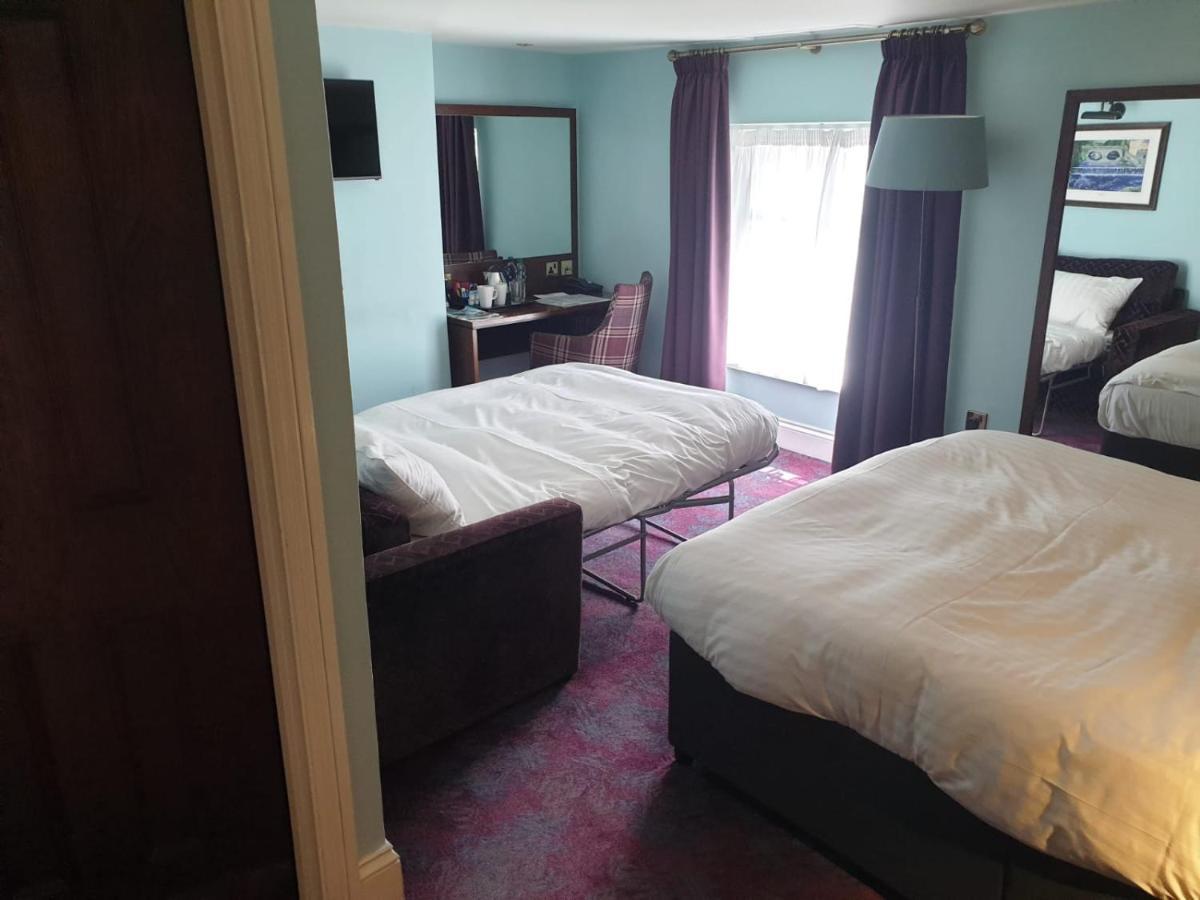 The Queen'S Head Wetherspoon Hotel Тависток Екстериор снимка