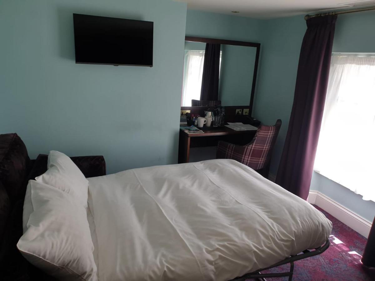 The Queen'S Head Wetherspoon Hotel Тависток Екстериор снимка