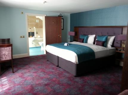 The Queen'S Head Wetherspoon Hotel Тависток Екстериор снимка