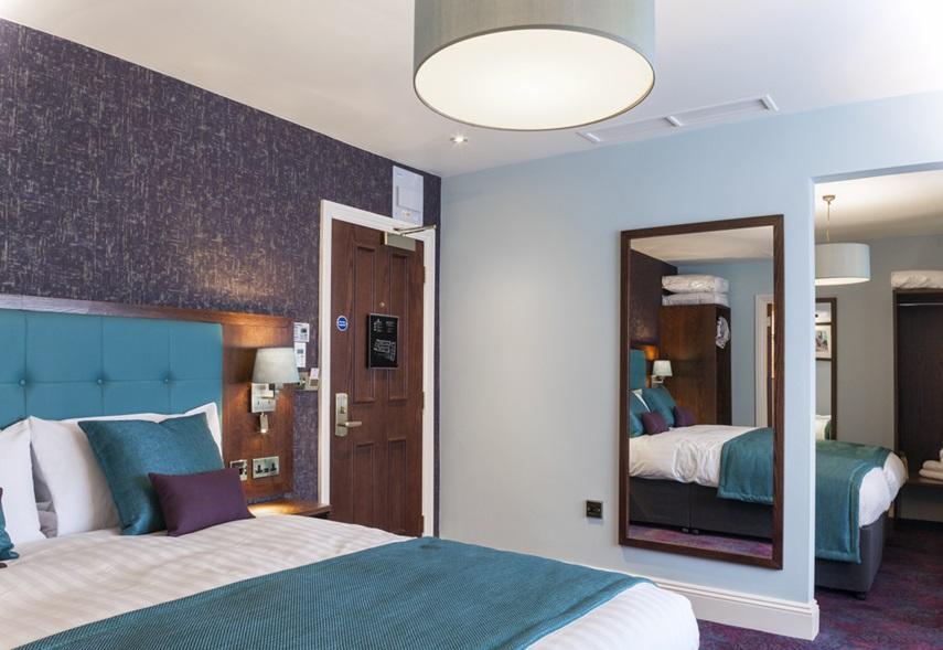 The Queen'S Head Wetherspoon Hotel Тависток Екстериор снимка