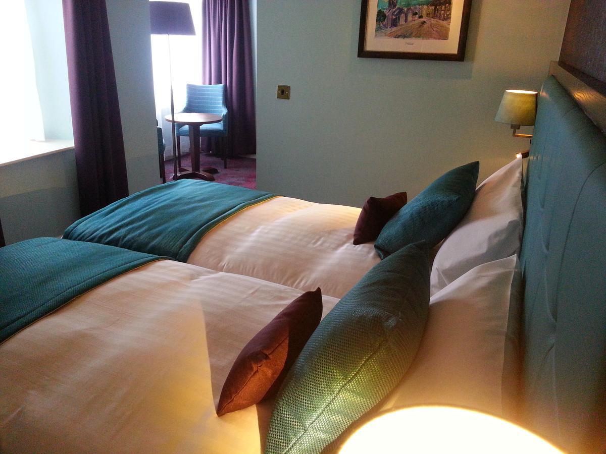 The Queen'S Head Wetherspoon Hotel Тависток Екстериор снимка